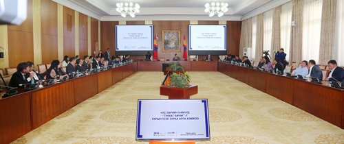 Улс төрийн 21 нам үндсэн хуулийн нэмэлт, өөрчлөлтийн тунхагт гарын үсэг зурлаа